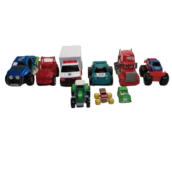 Mixed Lot of 9 Toy Cars Diecast & Plastic Vehicles Trucks Jeep Ambulance Vintage - Picture 4 of 10